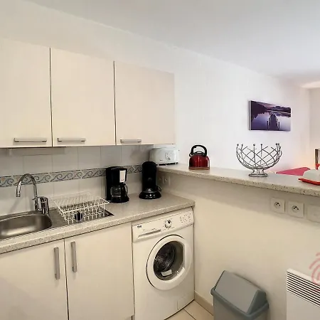 F2 Climatisé Avec Terrasse Et Parking à 700m Des Thermes De Les Bains - Fr-1-451-121 Apartamento