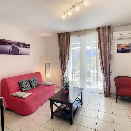 F2 Climatise Avec Terrasse Et Parking A 700m Des Thermes De Les Bains - Fr-1-451-121 Apartman *