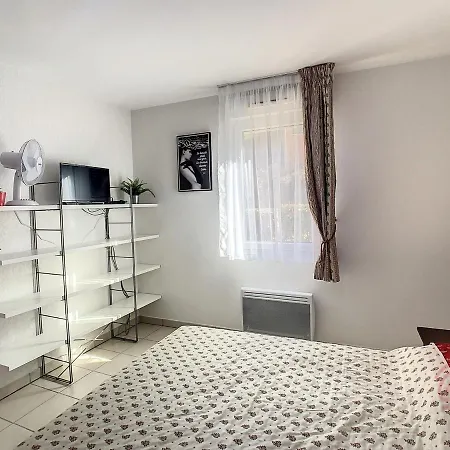 Appartement F2 Climatise Avec Terrasse Et Parking A 700m Des Thermes De Les Bains - Fr-1-451-121 *