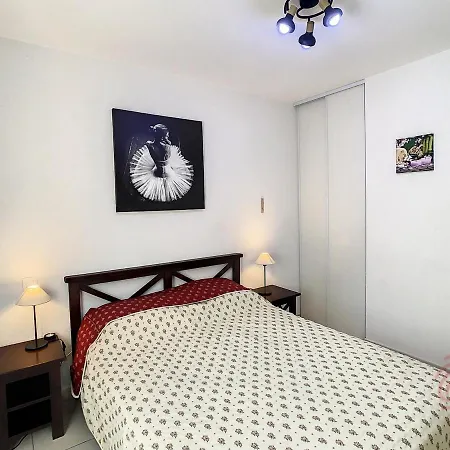 F2 Climatisé Avec Terrasse Et Parking à 700m Des Thermes De Les Bains - Fr-1-451-121 Apartamento