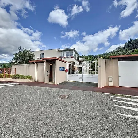 F2 Climatise Avec Terrasse Et Parking A 700m Des Thermes De Les Bains - Fr-1-451-121