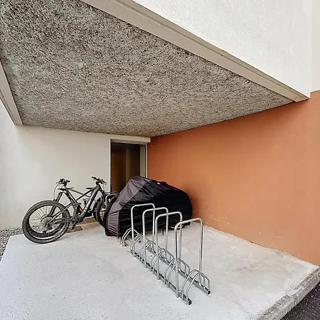 F2 Climatisé Avec Terrasse Et Parking à 700m Des Thermes De Les Bains - Fr-1-451-121 Apartamento