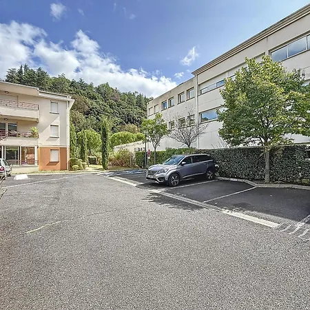 F2 Climatise Avec Terrasse Et Parking A 700m Des Thermes De Les Bains - Fr-1-451-121 Apartman *
