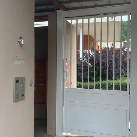 Appartement F2 Climatise Avec Terrasse Et Parking A 700m Des Thermes De Les Bains - Fr-1-451-121 *
